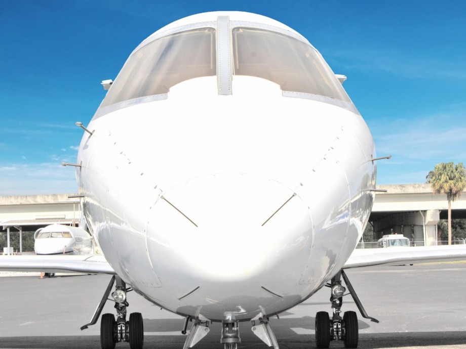 grb-private-jet-charter-austin-straubel-field-airport